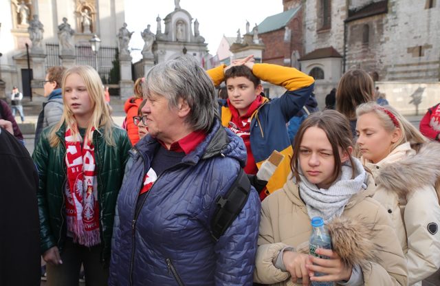 Zespół z opiekunką przy zadaniu w terenie, 2023